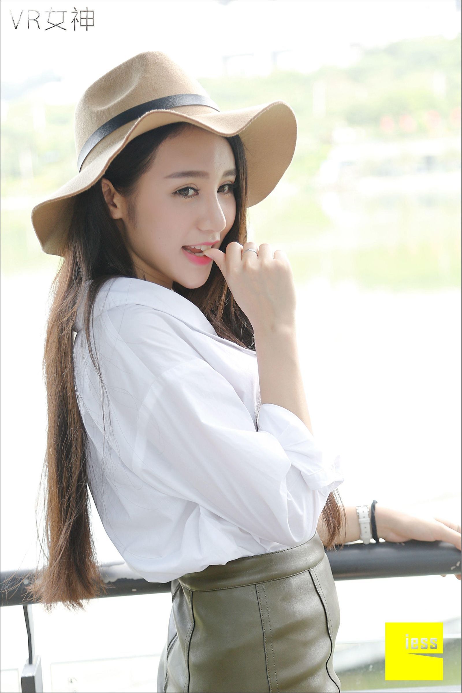 [IESS]异思趣向 女主播SASA 白球鞋的丝足梦游